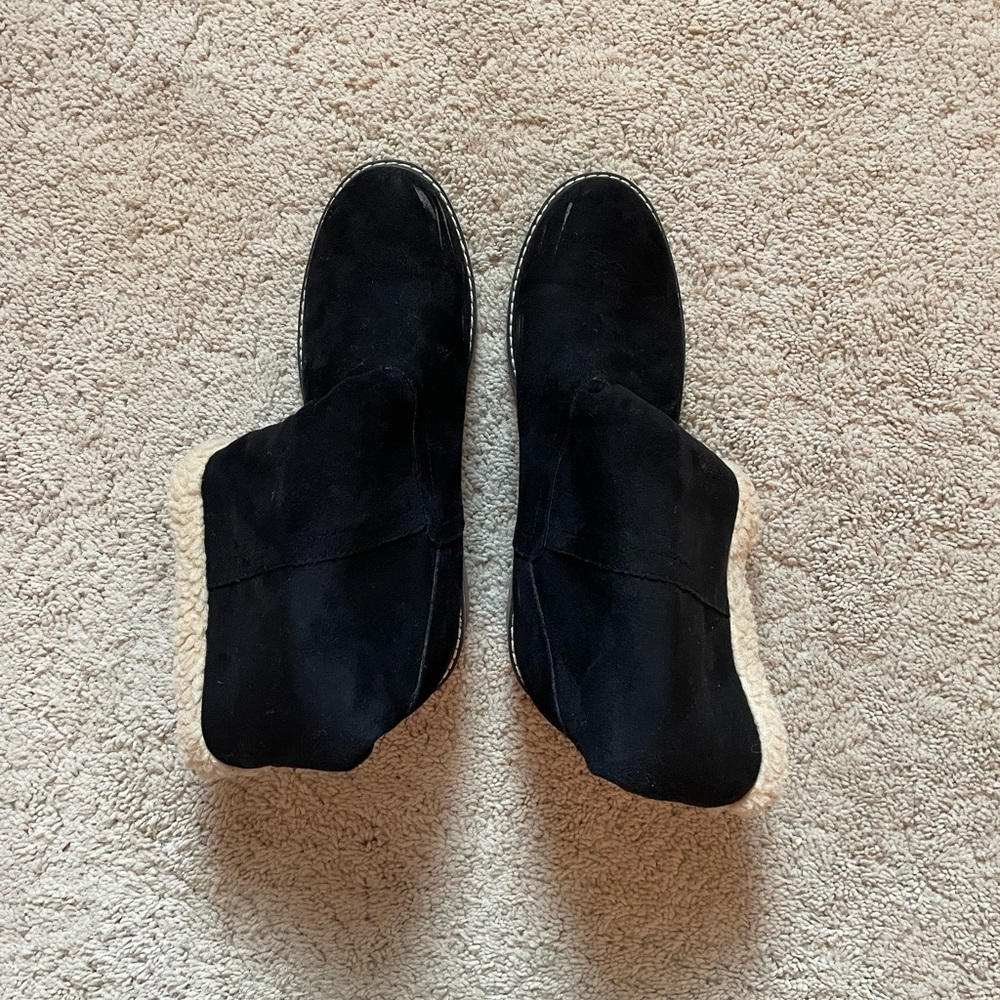 Maurice’s Boots: Size 10, Black w/ Tan Sherpa Lining - Picture 2 of 3